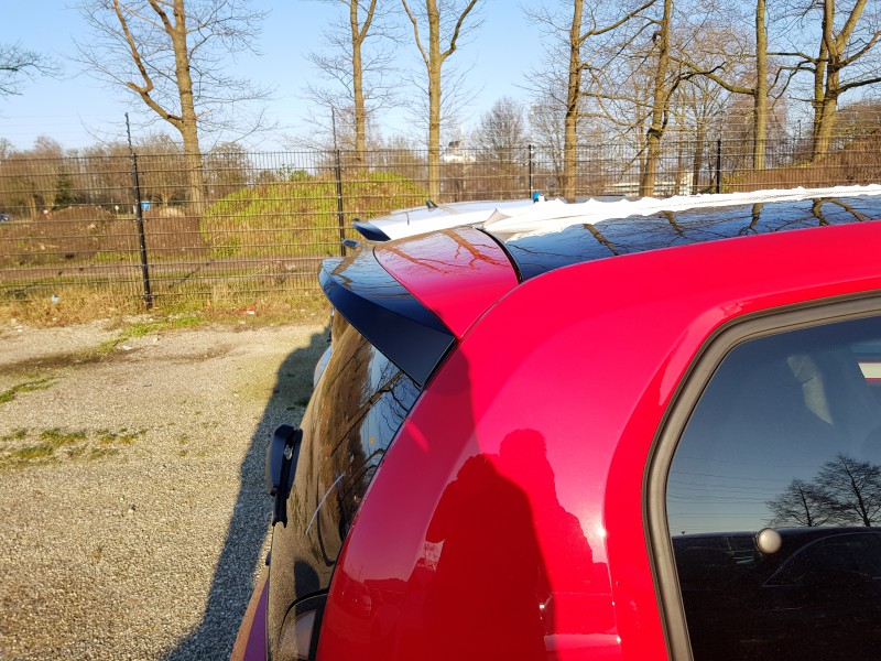 Rode GTI dakspoiler.jpg